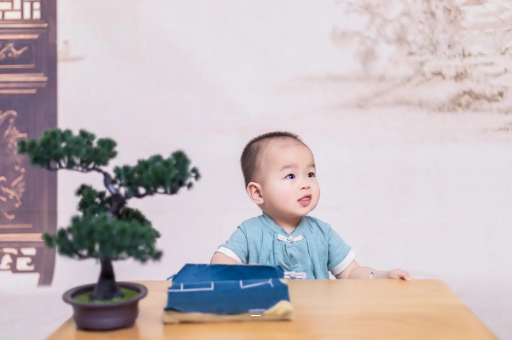 拉萨五个月宝宝可以站吗